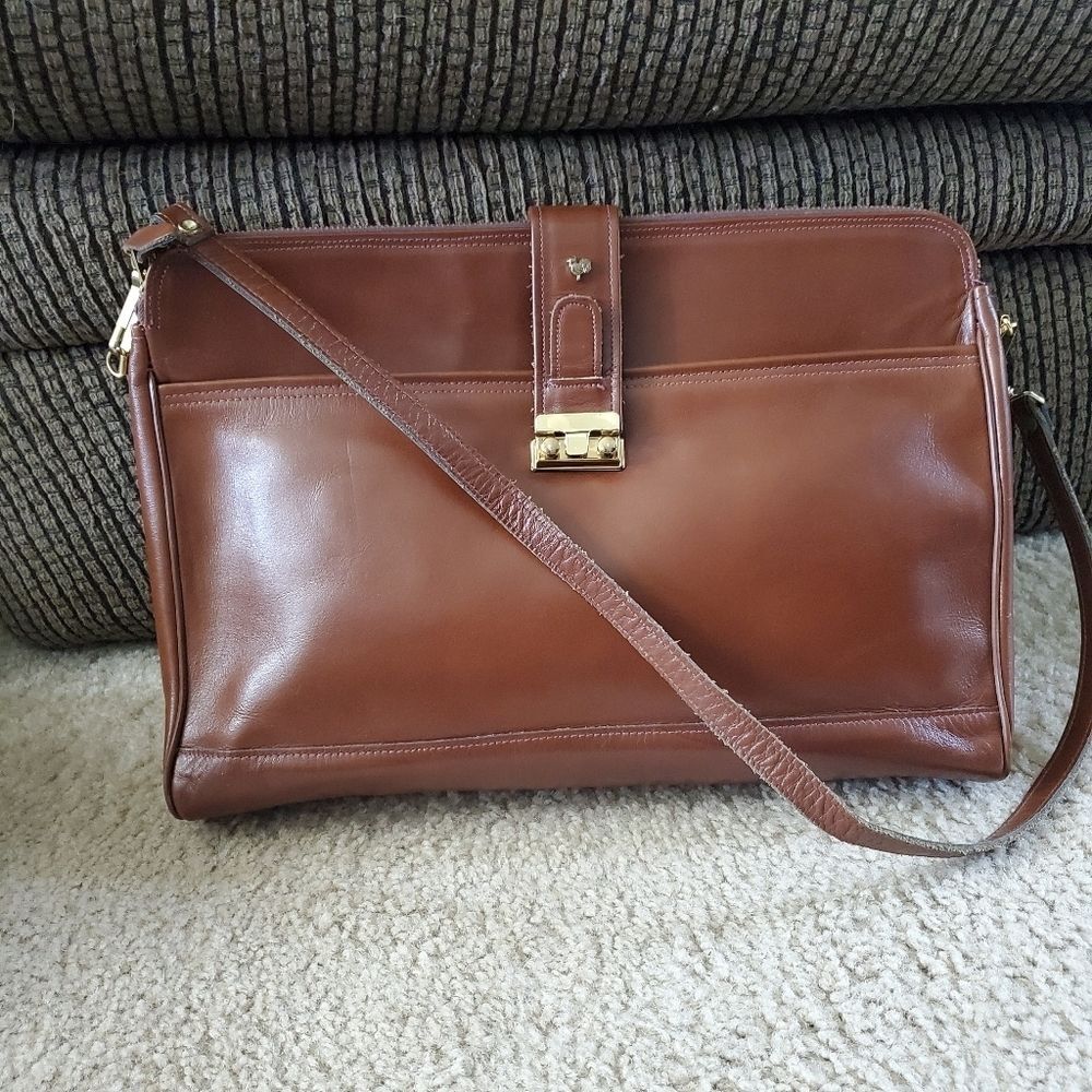 **Last Chance!! Final Sale** Vintage Jean Fogel brown leather bag